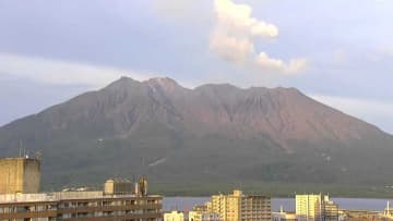 桜島で火山性地震２７日も２２回　きのう２６日の１４０回超から減少も「依然多い状態」　鹿児島