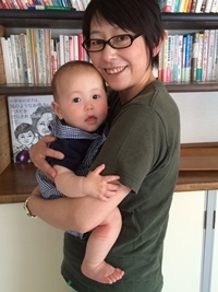 今の子どもは おんぶ もできない 今だからこそ伝えたい だっことおんぶ の話 アウトドア流防災ガイド あんどうりすの 防災 減災りす便り リスク対策 Com 新建新聞社