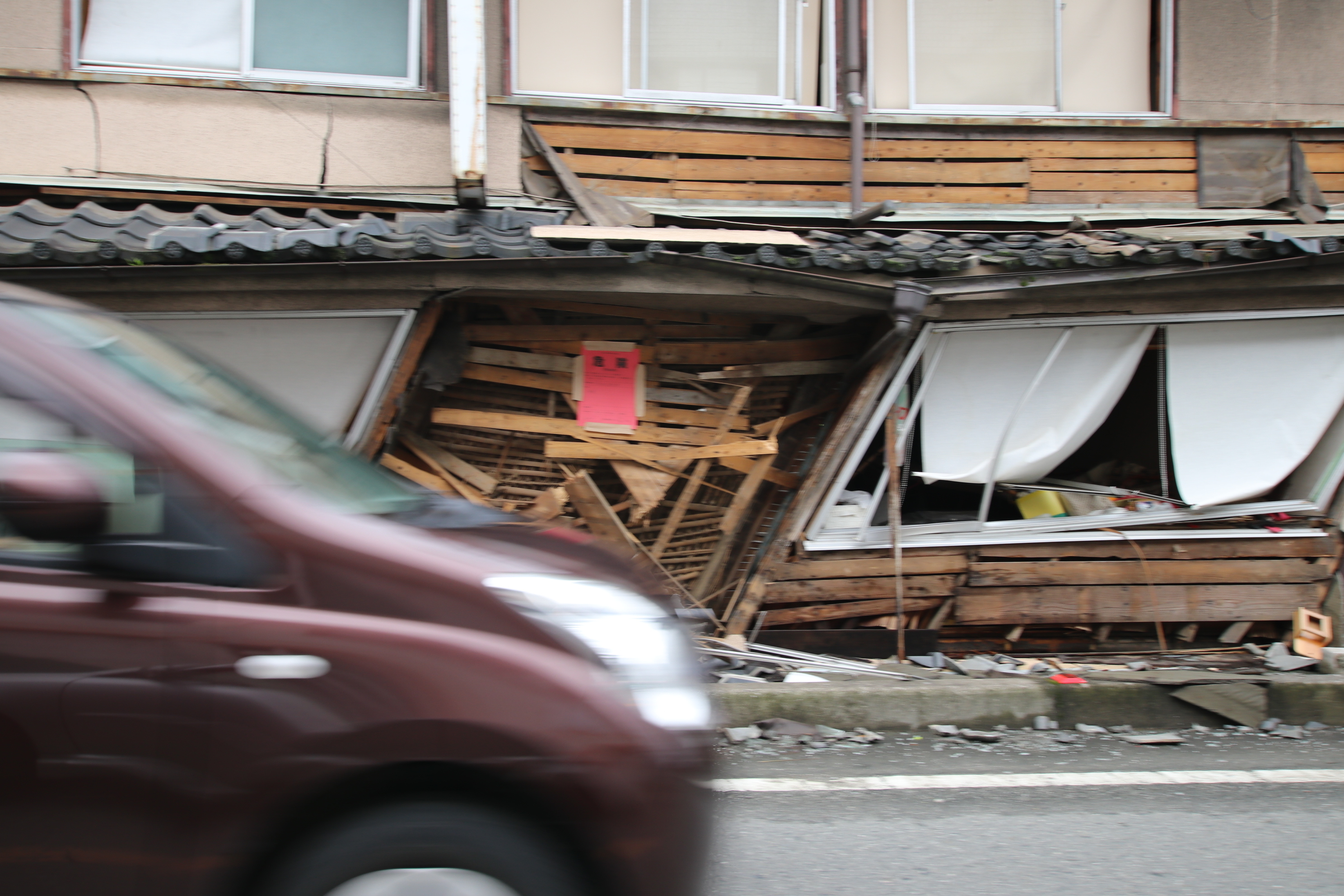 熊本地震 Photo Share 益城町編 レジリエンスな住宅は可能か 6月第1特集 熊本地震の検証 6人の専門家に聞く 教訓をどう生かす リスク対策 Com 新建新聞社