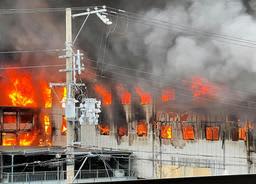 皮革工場で火災、激しい煙で近隣住民に避難呼びかけ　兵庫・たつの