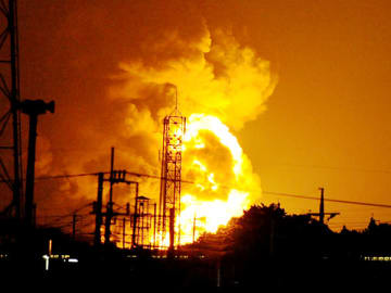 激しく上がる炎と大量の煙 爆発音も 伊奈の化学メーカー工場で火災 発生直後には近くを電車が通過 防災 危機管理トピックス リスク対策 Com 新建新聞社