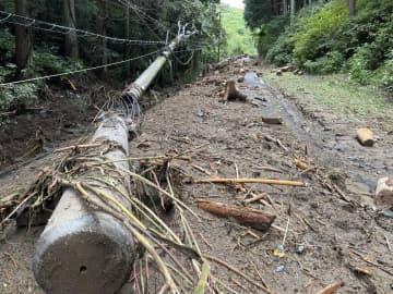 【台風13号】14人孤立、断水　一本道、土砂ふさぐ　茨城・日立の沢平地区