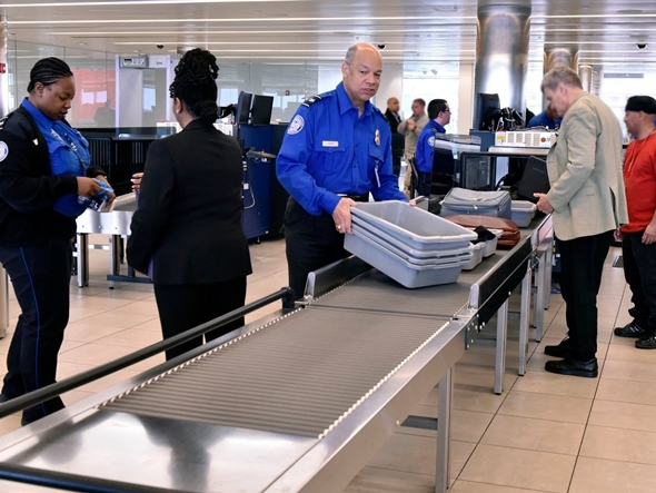 Tsa 米国運輸保安庁 の設立で米国航空保安は新たな時代へ セキュリティ文化の醸成と意識の高度化 2020年に向けて私たちにできること リスク対策 Com 新建新聞社