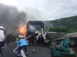 トラック所有会社を家宅捜索＝バスと衝突、１４人死傷事故で―徳島県警