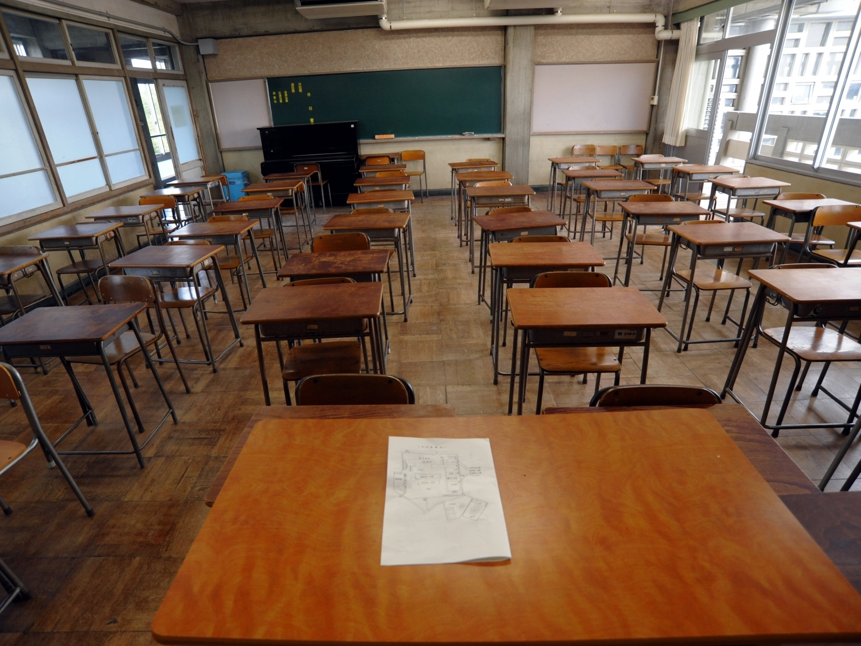 枕にアレを使う真の理由？東京防災が学校の危険を告発？