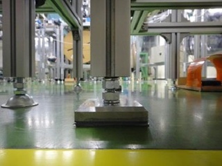 床に穴をあけずに設備の転倒防止 ニュープロダクツ リスク対策 Com 新建新聞社 床に穴をあけずに設備の転倒防止 ニュープロダクツ リスク対策 Com 新建新聞社