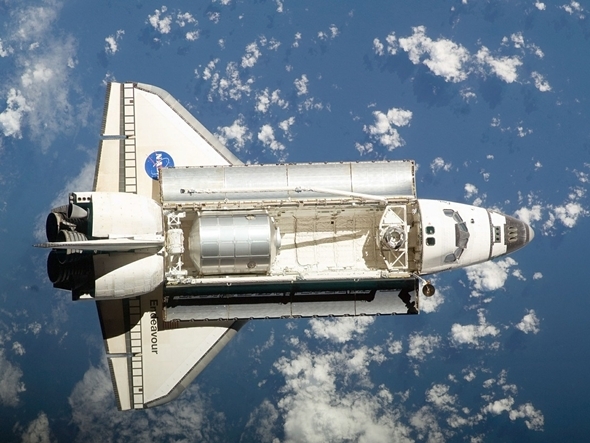 傘から宇宙船まで！防水・頑丈・粘着のダクトテープは修理の万能ツール！