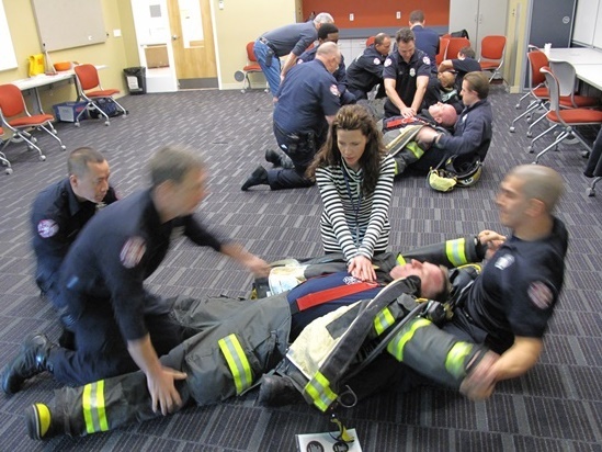 米国で開発された 消防士による消防士のための Fd Firefighter Down Cpr ワールド ファイアーファイターズ 世界の消防新事情 リスク対策 Com 新建新聞社 米国で開発された 消防士による消防士のための Fd Firefighter Down Cpr ワールド ファイアーファイターズ 世界の消防新事情 リスク対策 Com 新建新聞社