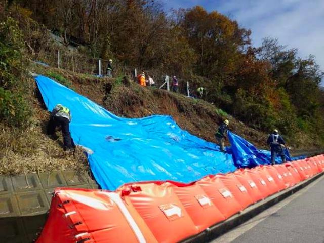 道路脇で使用可能な仮設大型水のう