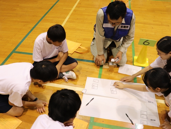 中学生宿泊による避難所設営・運営訓練