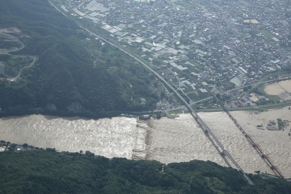 被災地域の航空写真や建物被害推定などを可視化