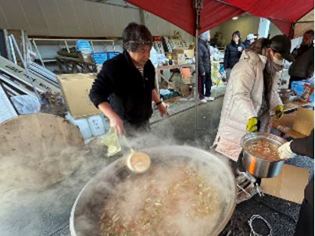 食品・飲料水提供や炊き出しで被災地支援