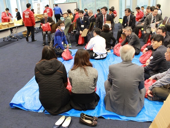 帰宅困難者自身で滞在施設設営・運営訓練