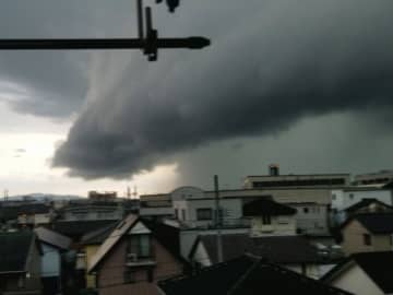 名古屋の至る所で道路が冠水…東海3県で29日朝にかけ大雨 岡崎では“アーチ雲”伴う大きな積乱雲を確認
