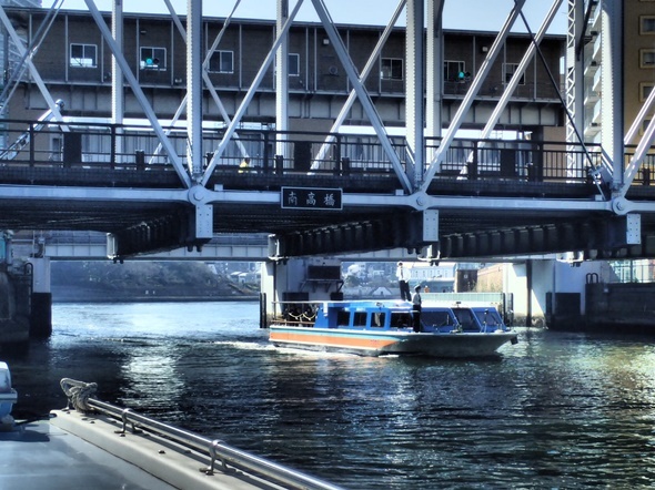 東京都、水上バスとバイク使い訓練