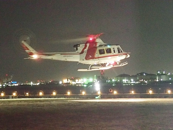 国交省など、防災訓練でヘリ夜間離発着